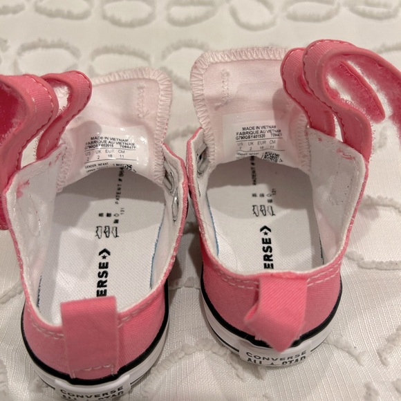 Converse Chuck Taylor All Star 2V Canvas Pink Infant/Toddler Sneakers - Picture 4 of 4